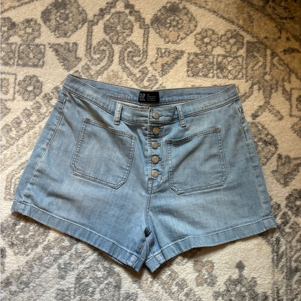 GAP High Rise short